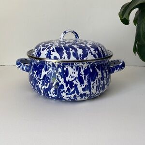 4 qt Golden Rabbit Cobalt Swirl Enamelware Dutch Oven